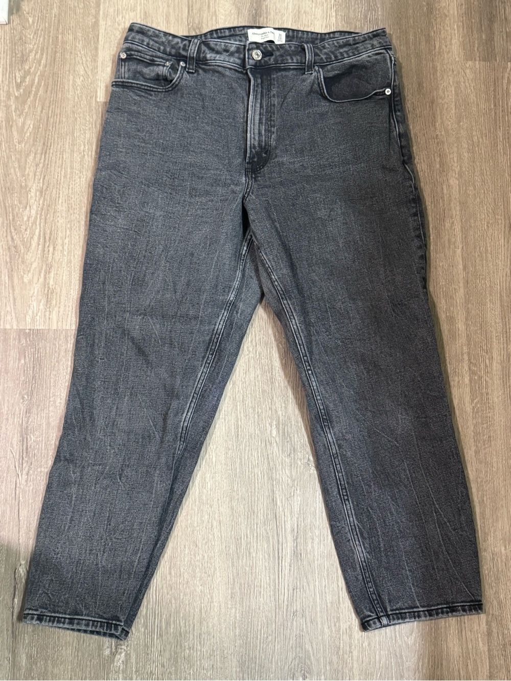 Abercrombie & Fitch High-Rise Straight Leg Jeans - Washed Black